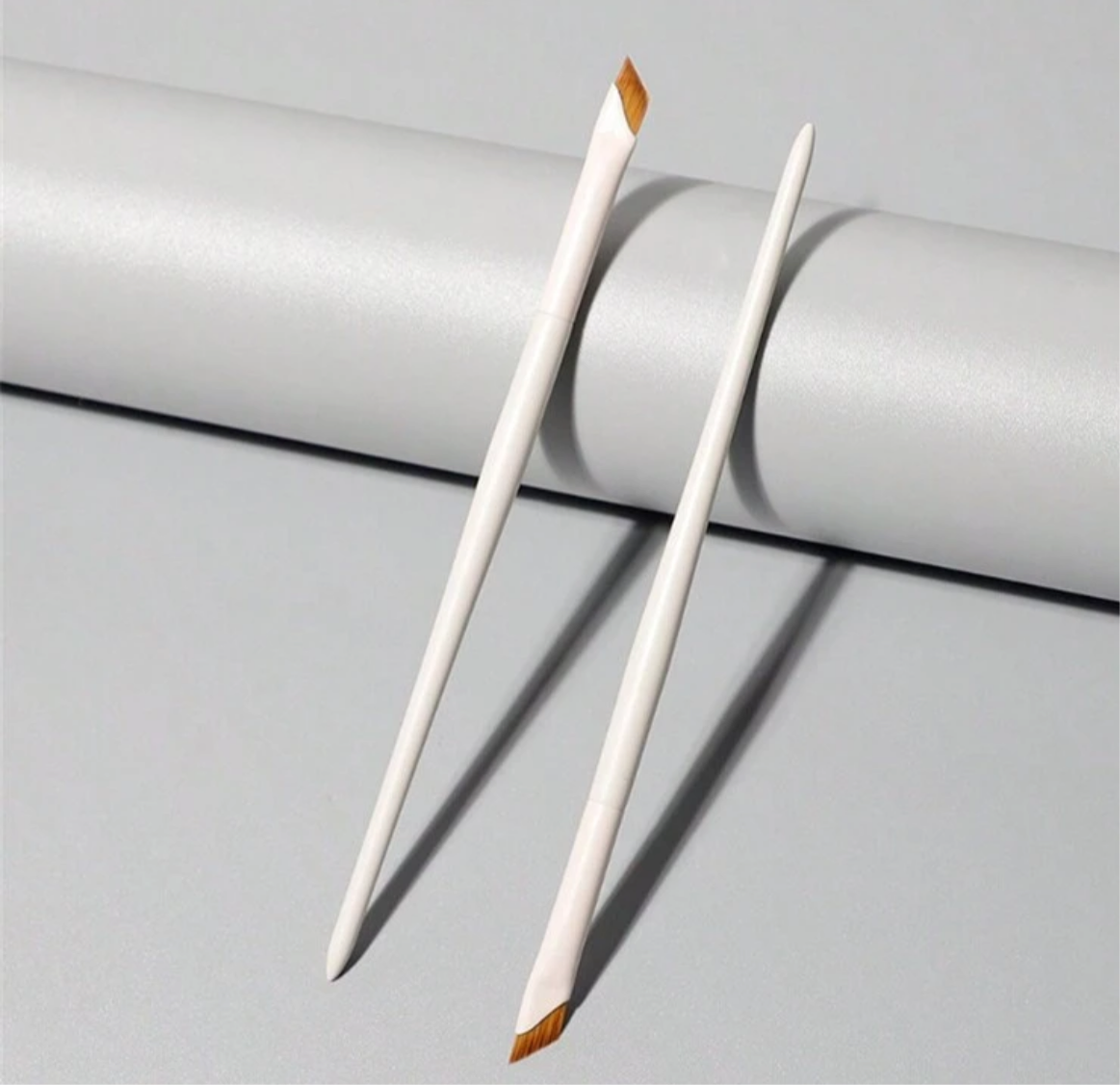 PINCEL DE DELINEADOR CON PUNTA PLANA ULTRA FINA